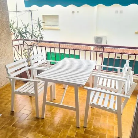 Beachside 2-bd Near Barcelona Apartamento