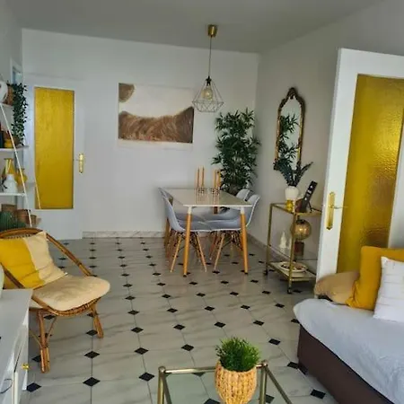 Beachside 2-bd Near Barcelona クニット