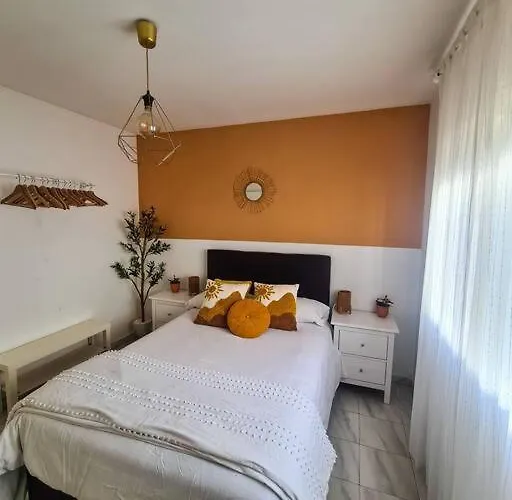 Beachside 2-bd Near Barcelona * 커닛