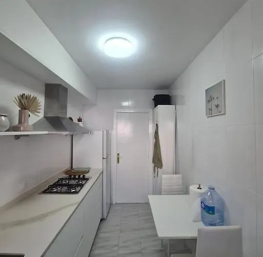 아파트 Beachside 2-bd Near Barcelona 커닛