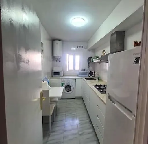 Beachside 2-bd Near Barcelona 아파트 커닛