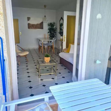 Beachside 2-bd Near Barcelona Lejlighed *